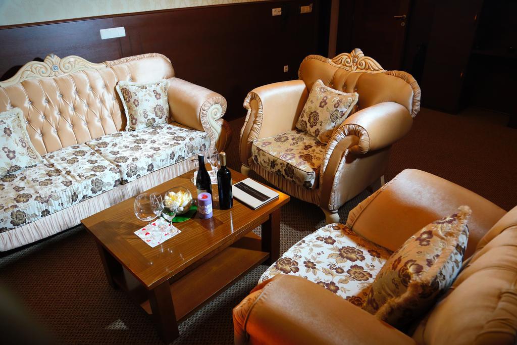 Hotel Ok Призрен Экстерьер фото